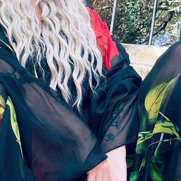 Gorgeous Runway FLORAL style chiffon Kimono or robe - Picture 10 of 10